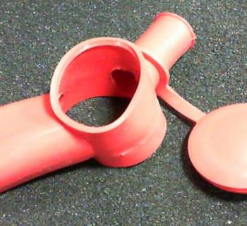 INSULATOR, 2 WAY W/CAP, RED